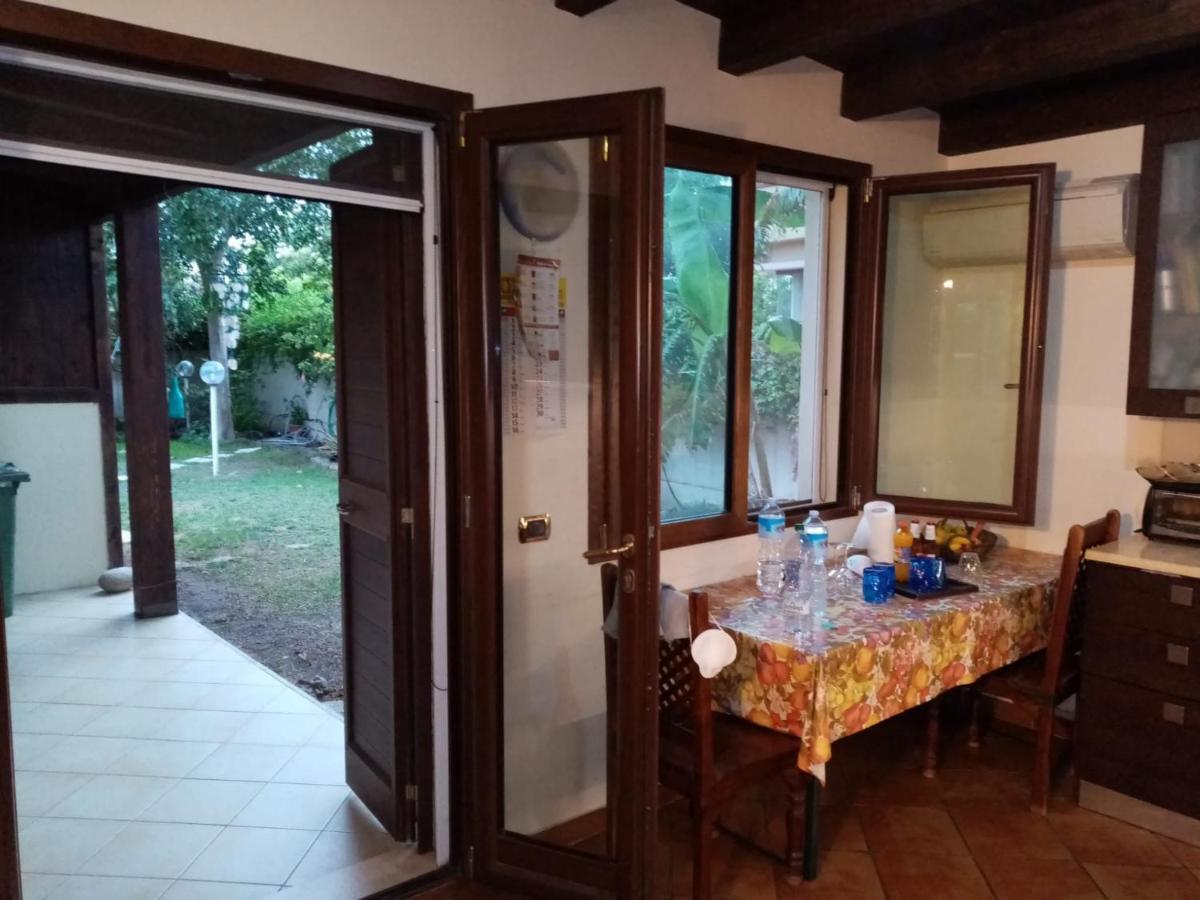 Brezza Di Mare Appartamento In Villa Con Giardino E Spiaggia ,Casa Vacanze Al Mare 콰르투 산텔레나 외부 사진