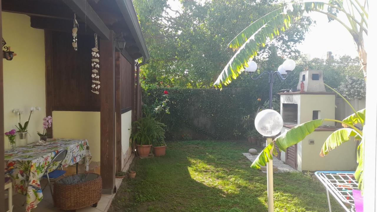 Brezza Di Mare Appartamento In Villa Con Giardino E Spiaggia ,Casa Vacanze Al Mare 콰르투 산텔레나 외부 사진